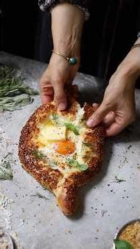 Khachapuri, a delicious Georgian cheese bread 😋 #food