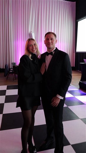 Viktoriia | Stretching Coach | London 🇬🇧 on Instagram: "Easy partner lift challenge!🎅🏽👌🏼"