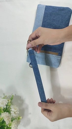14K views · 145 reactions | Easy way to make a Wristlet #upcycle #fbpost #patchwork #sew #handmadecrafts #handmade #viral #diyprojects #DIYcraft #fbreels | DIY Cheng | Facebook
