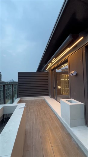 Electric retractable awning, made entirely of aluminum alloy LED ambient lighting high-end Spanish fabric. #ElectricAwning #RetractableAwning #OutdoorLED #AluminumAwning #factorydirect