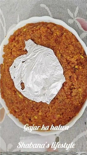“Desi ghee ki khushboo aur gajar ka halwa 😋 Ek bite = full sukoon 🤤”