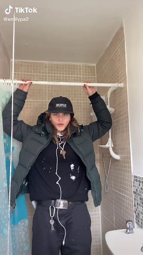 If my flatmates see this, sorry 4 breaking the shower curtain xox #fyp #foryourpage