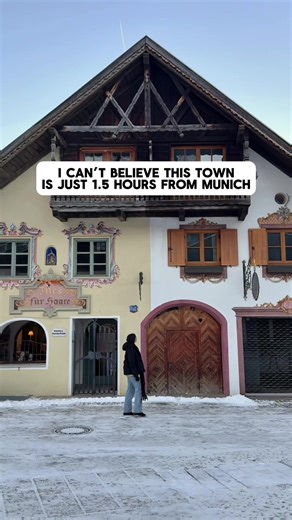 I can’t believe this is just 1.5 hours from Munich… and no one talks about it! Welcome to Mittenwald, a colourful Bavarian town known for its painted houses, mountain views, and storybook streets. What toy must see Mittenwald 👉 Lüftlmalerei (painted facades) in the old town 👉 Alpine views in every direction 👉 Calm, local vibe compared to more famous spots How to get there 👉 Direct train from Munich in 1.5 hours 👉 Easy day trip or even better as an overnight stay Tips before you go 👉 Wander