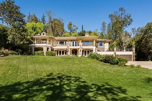 Kardashians fake house from reality show on the market for $11 million