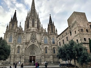 Exploring Barcelona’s Gothic Quarter: A Relaxing Walk, Barcelona, Spain