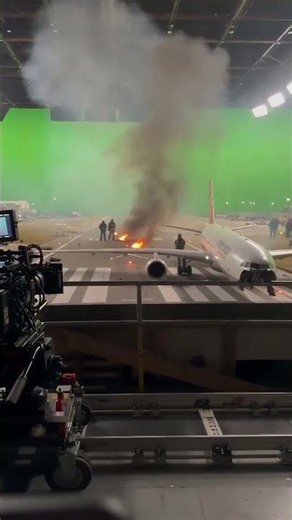 Is this how they film plane crashes? #filmmaking #vfx #moviemagic