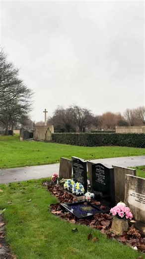 This was our very wet deep clean in Anfield cemetery today. We always push through the bad weather when we can and it is always worth the results. Unfortunately the orange stains are rust from placing a Christmas wreath on the grave and the metal ring rusting and soaking into the porous stone. Please place something underneath the wreath or not on the stone as these stains are irreversible 🎄 | Grave Care Liverpool