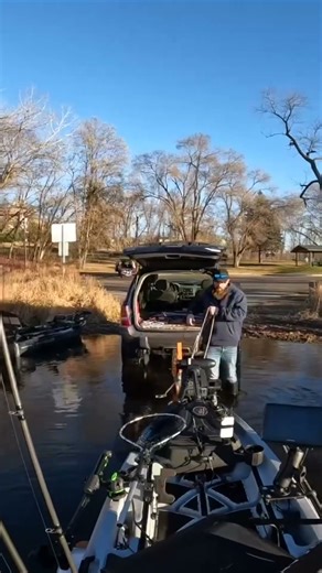 Loading the kayak back up#fishing #kayakfishingtips #bassfishing #kayak #kayaking