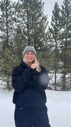 ★ 𝒜𝓃𝓃𝒶 𝐹𝒶𝒾𝓉𝒽 ★ | Literally the coziest set I’ve ever worn ⛷️ 🤍 #snowboard #snowboarding #snowboarder #snowboardgirl #skitrip | Instagram