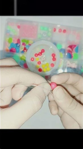 (let's make a cute breslet)...