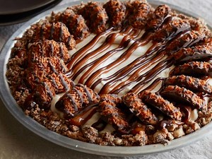 Samoa No-Bake Cheesecake Pie