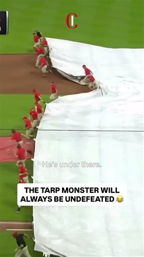 ⚾ The “monster of the canvas” steals the show at MLB Opening Night