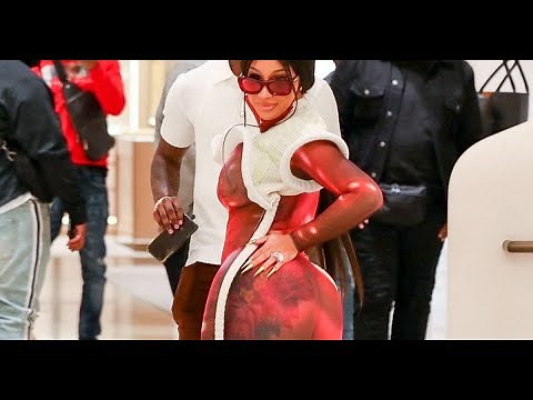 Cardi B : Robe moulante et string apparent en pleine rue, son mari Offset adore