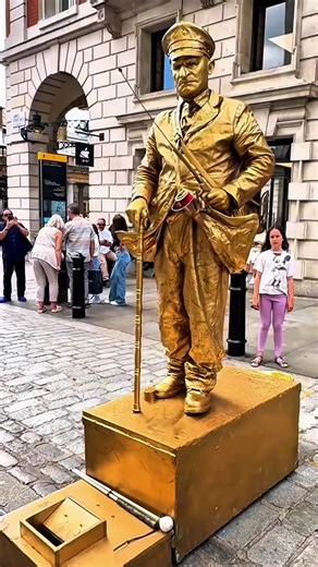 Behind the act with London Levitating Goldman. #livingstatue