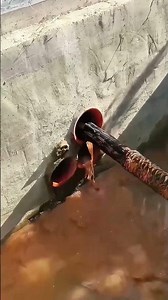 The Art of Precise Molten Slag Pouring: A High-Difficulty Moment in Industrial Operations!