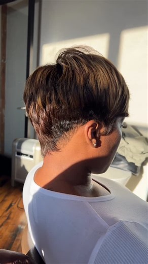 Oluchi Zelda Short Hair Chicago Hair Color on Instagram: "Haircut and hair color. #OluchiZelda"