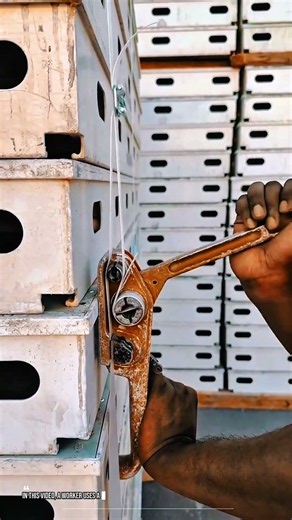 Smart Plastic Band Tightening Tool: How Workers Lock Crates Firmly