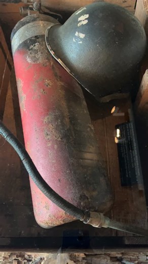 AMAZING WW2 BEACH DISCOVERY We love this exhibit at the @utah_beach Museum in Normandy! It’s amazing what gets washed up on the beaches of Normandy - including this crate of WW2 firefighter’s equipment. The crate, which contains a large extinguisher and US ‘FIRE’ helmet, was destined for an engineering brigade operating at Omaha Beach in the days following D-Day in June 1944 but never made it to the intended recipients. Instead it was carried by the Channel currents and finally washed ashore on 