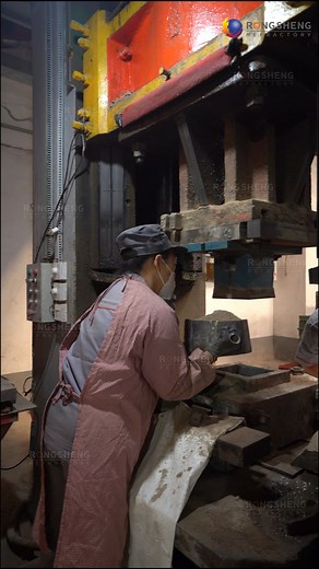 ✨✨How produces and randomly inspect refractory bricks？ #brick #testing #make #aluminium #fire #carbonbrick #industry #refractory #make #fypシ゚ | Zhengzhou Rongsheng Kiln Refractory Company | Facebook