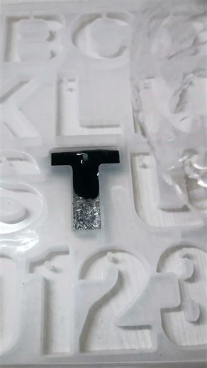 ✨Handmade resin keychain by BLUNA Creations 📩 DM for custom orders #resinkeychain #oddlysatisfying