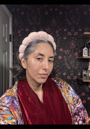 Quick gray hair routine because no one explained this to me: • Keracolor Silver (I’ve tried a few things, this is the one I like best) • apply on dry hair • ~10 minutes • rinse I rotate this with a purple shampoo conditioner. Keeps my gray bright, not yellow, and adds shine. #grayhair #grayhairtransition #grayhairdontcare #hairstyle @KERACOLOR