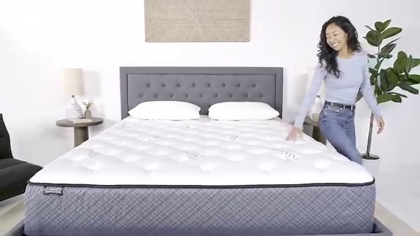 Sinking into a cloud of comfort every night with the Sherwood Quantum Edge mattress. Come into one of our SleepMor shops to find the perfect fit. Sweet dreams just got a whole lot better! 😴 #SleepMor #mattresses #comfort Shop The Sherwood Quantum Edge Plush Mattress: cur.lt/fcmudblvs | Mor Furniture for Less