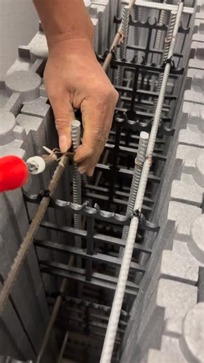 Home Block on Instagram: "SISTEMA ICF - HOME BLOCK Colocação do ferro dentro da estrutura em betão armado Construir nunca foi tão fácil !!! #icf #arquitetura #engenharia #construccion #construcao #construction #ferro #homeblock #imoveis #portugal"