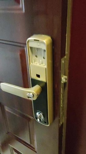 耶鲁，算是指纹锁中贵族产品，质量杠杠的