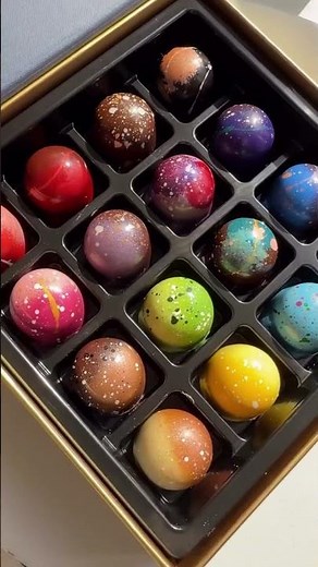 Luxury Mother’s Day Chocolate Gift | 16-Piece Collection by Cocoa Dolce