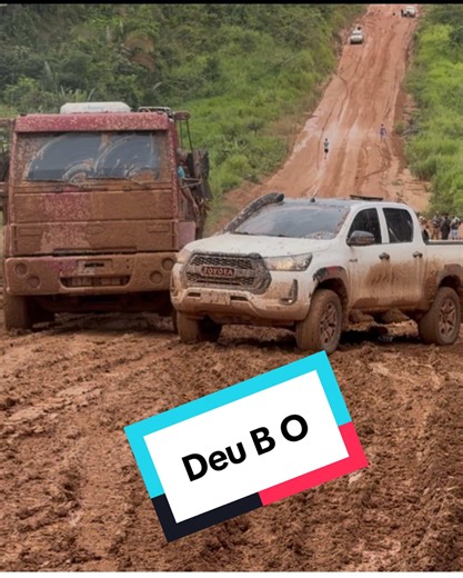 Caminhão na Transamazônica: Hilux Puxa e Deu B O!
