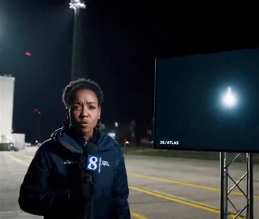 AiVanteGarde | 🚨 3i/ATLAS Explodes in Solar Furnace: What We Didn’t Expect! The interstellar object is breaking up under solar heating, releasing clouds... | Instagram