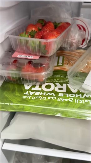 THE ULTIMATE STRAWBERRY MILKSHAKE 🍓🥛 | Creamy & Refreshing #shorts