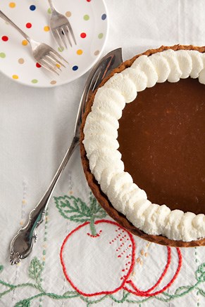 Apple Butter Pumpkin Pie with Praline Topping Recipe - Paula Deen