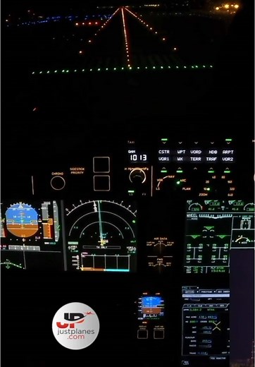 French Bee A350 landing in Tahiti #tahiti #a350 #pilot #avgeek