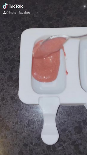 Cakesicles!!! #howto #stepbystep #caking #cakesicles #fyp #baking #cakes #lemondrizzle 💓