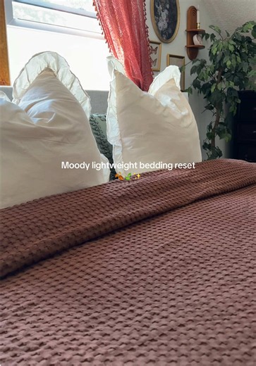 Perfect summer blanket: moody lightweight cotton bedding
