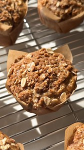 ONE BOWL OATMEAL RAISIN MUFFINS 👩🏻‍🍳- the muffin that gets me out of bed in the morning! ➡️ NEED THIS RECIPE?! Comment ‘recipe’ and I’m sending it straight to your messages! @simplyorganicfoods vanilla always for the best flavour @caraway_home muffin pan @bobsredmill oats @kerrygoldusa butter 👩🏻‍🍳 Never miss a recipe! Sign up and join Sammy’s Cook Club and be the first to know about all things cooking, from exclusive recipes, to insider tips! All on the blog, linked in my bi0! #muffins #oa