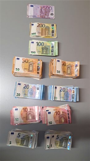 What is the best color banknote? 💶💷💴💵 (European money bills)