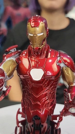 IRON MAN mini bust by Diamond Select Toys . . #ironman #ironmanreels #unboxing #marvel #mcu #unboxingreels #tonystark #avengers #comics #dst #dstunboxed #diamondselecttoys #ToyQuest101 #minibust #bust #ironmanstatue #statuecollector | ToyQuest101