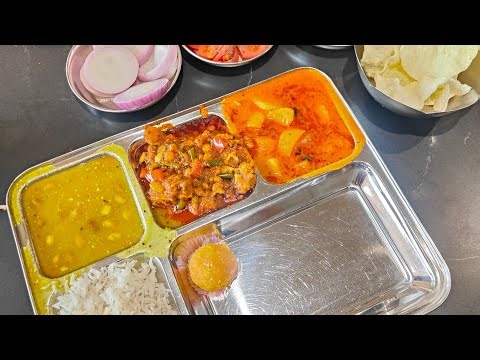 Rajkot Famous Street Food Tour || Jokar Gathiya, Momai Tea, TGT Thali, Amrut Restaurant, Khaman