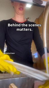 Ever wondered what being a VIP Flight Attendant really looks like? It’s elegance, precision, service excellence… and a whole lot of behind-the-scenes magic ✨ From crafting desserts at 40,000 ft to creating a 5-star table setting, offering impeccable oshibori service, and keeping everything perfectly organized — this is the level of detail required in private aviation. If you dream of working onboard private jets, traveling the world, and delivering luxury service to high-profile clients… 👉 I ca