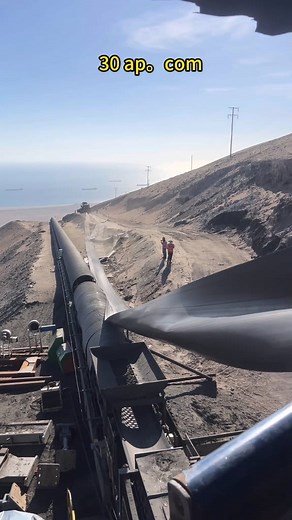 Replace a conveyor belt with a length of 10km.Thank the boss for purchasing our conveyor belt. #MegaProject #StoneProductionLine #MiningMachinery #SandAndGravel #ConveyorBelt #ConveyorRoller #ConveyorDrum #ConveyorIdler | China. Conveying equipment factory