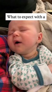 Life with a 6-week-old is a beautiful mix of new little smiles, longer stretches awake… and suddenly tougher bedtimes. 😵‍💫 If sleep feels harder right now — you’re not imagining it. (Because how can it get harder after those first few week, right?! 😭) What to Expect at 6 Weeks: 💤 Most 6-week-olds sleep 14–16 hours in 24 hours, but evenings can be hard. 💤 Night wakings for feeds are still completely normal. 💤 Wake windows start stretching to 60–90 minutes — especially earlier in the day. 💤