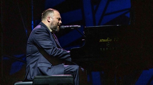 Raphael Gualazzi, il live alla Casa del Jazz. Il suo mondo musicale pieno di soul, pop e swing