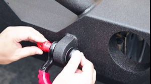 oEdRo D Ring Shackles (2pc) 4.75 Ton (9500 Lbs) Capacity with 7/8'' Pin, Heavy Duty Off Road Recovery Black Shackle with Red Isolator for Vehicle Recovery, Towing, Stump Removal