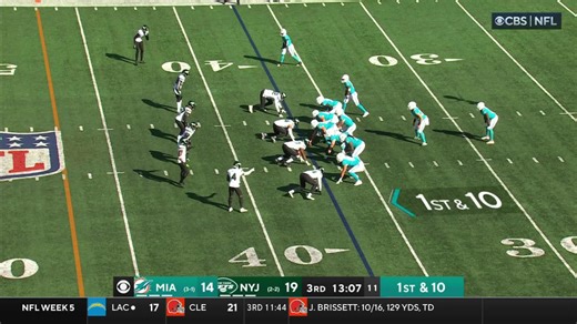 Mostert bursts through the line for 20-yard gain