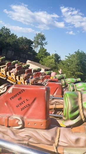 Throw your arms up for National Roller Coaster Day! 🎢 Feed your sense of adventure and climb aboard our Kōmbo Coaster - the only roller coaster in Indy! How many times can you ride our rollercoaster in one day? 5? 10? 15? Now you can find out! With our Explorer Pass, you can enjoy unlimited rides during your visit! Learn more > bit.ly/3yE1URp | Indianapolis Zoo