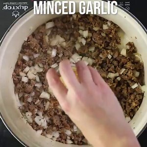 It's always a good day for this ONE POT LASAGNA SOUP! FULL RECIPE: https://www.iheartnaptime.net/easy-lasagna-soup/ | Shugary Sweets