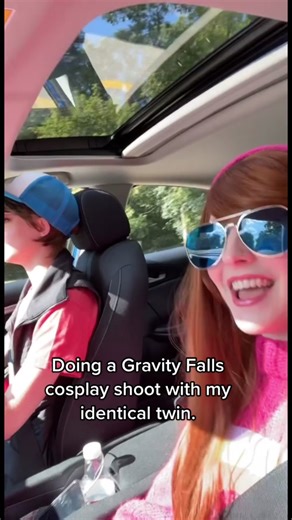 Had to do this cosplay before my braces got taken off lol #gravityfalls #pinestwins #dipperpines #mabelpines #mysterytwins #cosplay #disneyXD