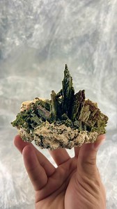 💚 Epidote Crystal Cluster on Matrix – Collector’s Grade 💚 An impressive and highly aesthetic Epidote crystal cluster displaying sharp, lustrous green crystals beautifully rising from a natural matrix. The radiating crystal formations and deep olive-green tones give this piece an outstanding three-dimensional appeal. A large and well-balanced specimen, perfect for display or serious mineral collections. 📏 Size: 110 × 110 × 85 mm ⚖️ Weight: 490 grams 📍 Origin: Skardu, Pakistan ✨ Condition: No 